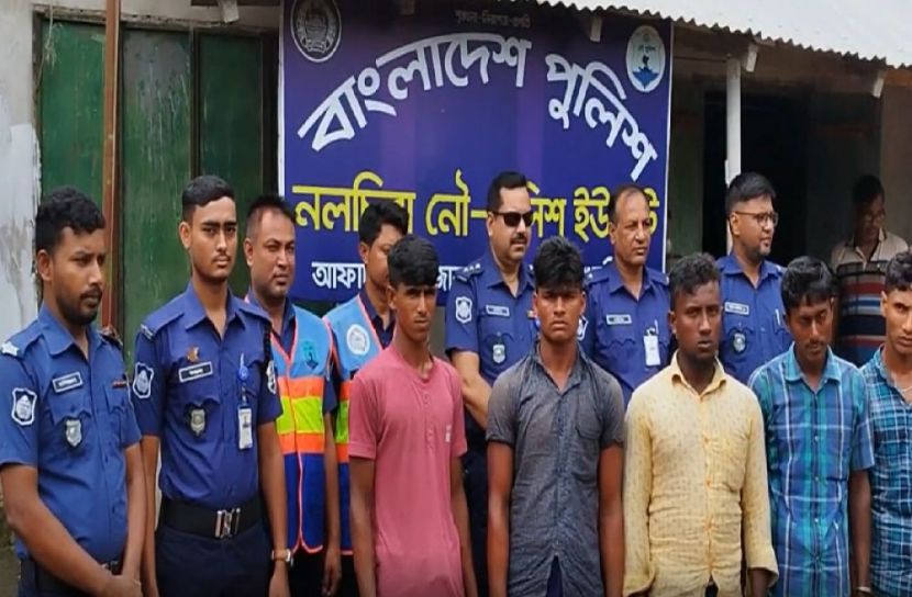নোয়াখালীতে ৫ জেলেকে জরিমানা