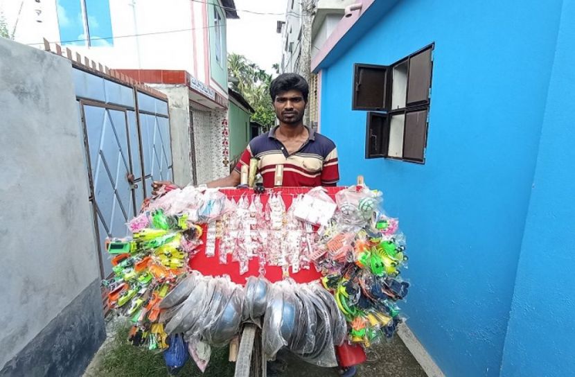 ফেলে দেওয়া চুলে তাদের জীবিকা