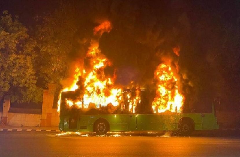পাকিস্তানে বাসে আগুন, নিহত ১৭