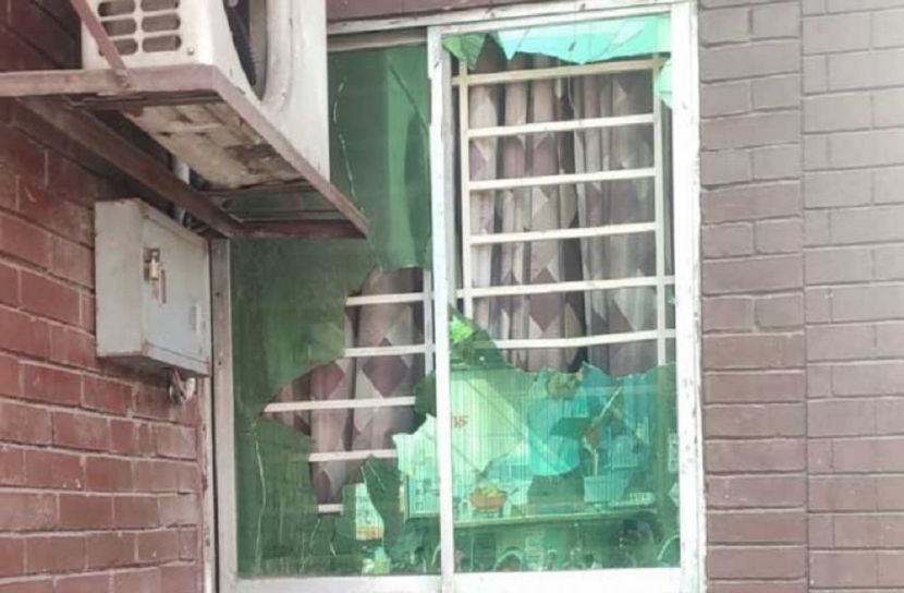 পুলিশ বক্সে রিকশাচালকদের হামলা