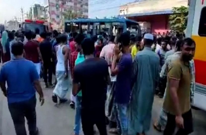 বাসচাপায় ৪ শ্রমিক নিহত