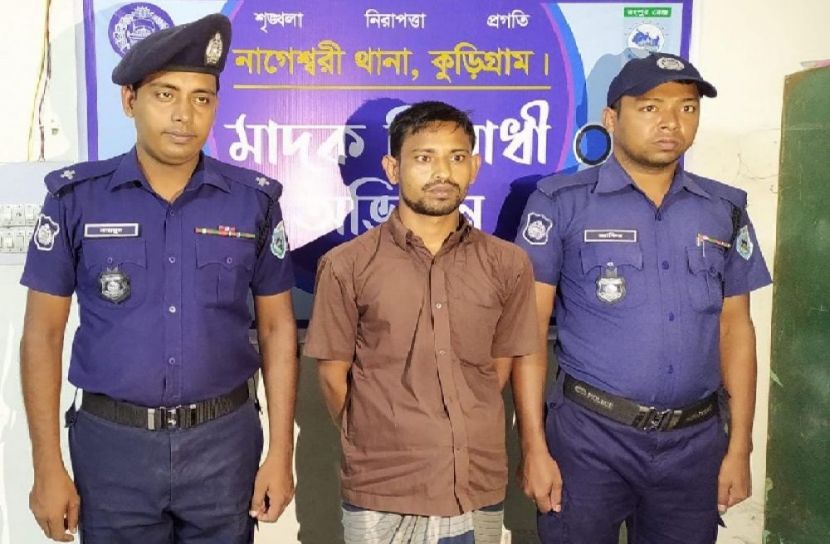 মাদক কারবারিসহ ২ অটোরিক্সা আটক