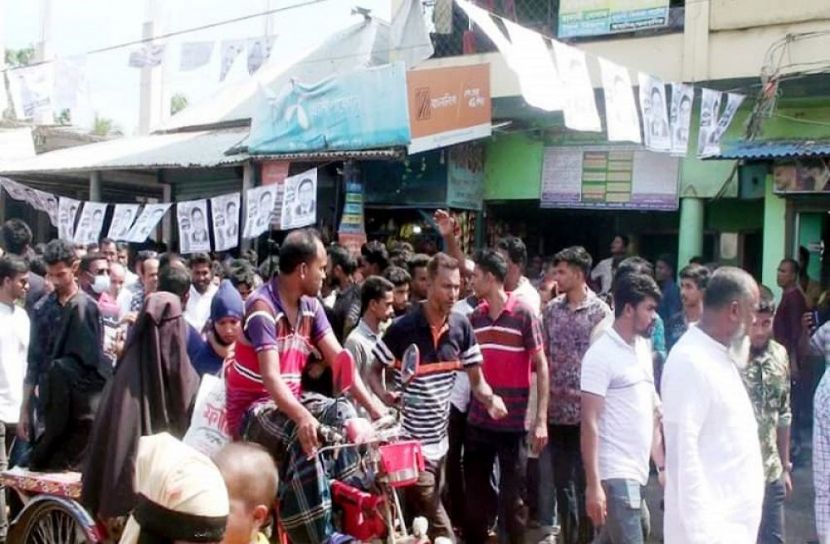 নিজের স্বার্থের জন্য নেত্রীর বুকে ছুরিও মারতে পারে!