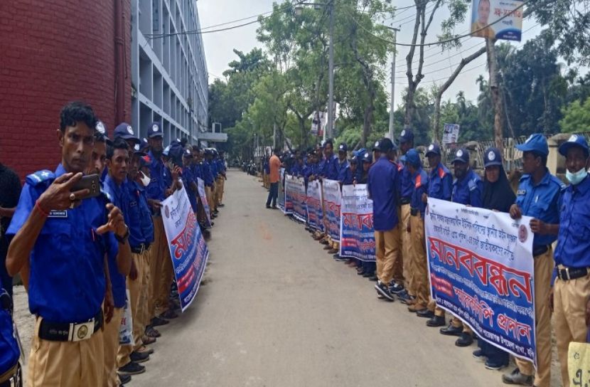গ্রাম পুলিশ বাহিনীর চাকরি জাতীয়করণের দাবি