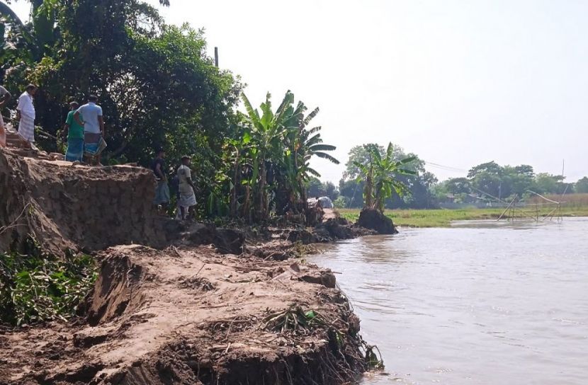 টঙ্গীবাড়িতে ১৫ পরিবারের ৩৩ বসতভিটা বিলীন
