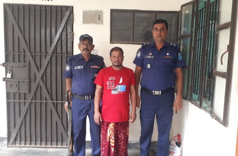 মেয়ের সামনে মাকে কুপিয়ে হত্যা, খুনি গ্রেফতার  