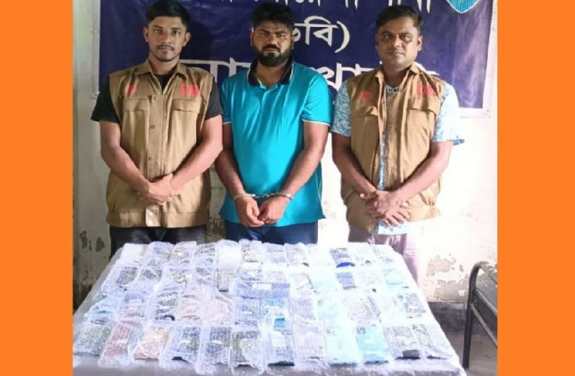 ভারতীয় মোবাইলসহ যুবক আটক