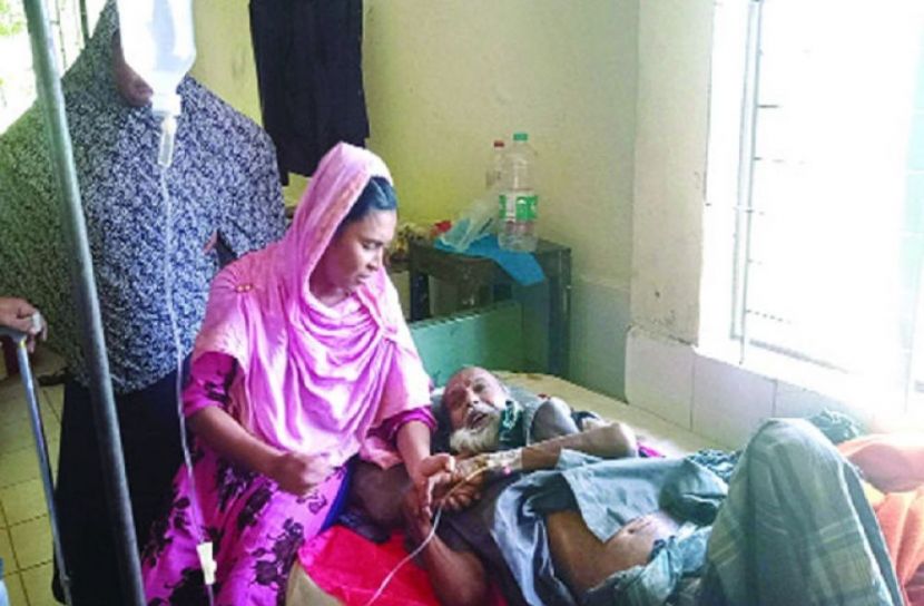 তালাবদ্ধ বৃদ্ধকে উদ্ধার করে হাসপাতালে ভর্তি!