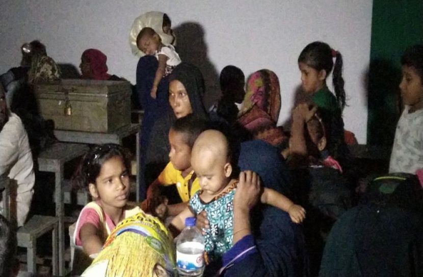 কক্সবাজারে আশ্রয় কেন্দ্রে লক্ষাধিক মানুষ