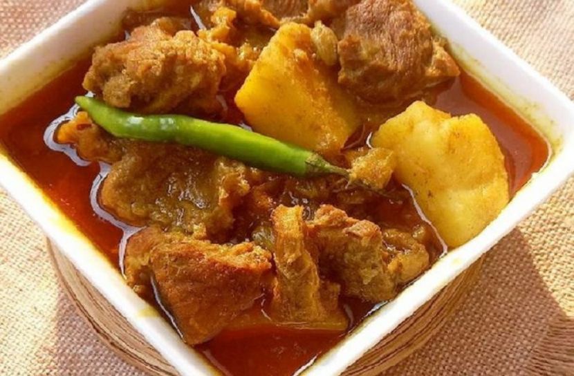 আলু দিয়ে গরুর মাংসের ঝোল