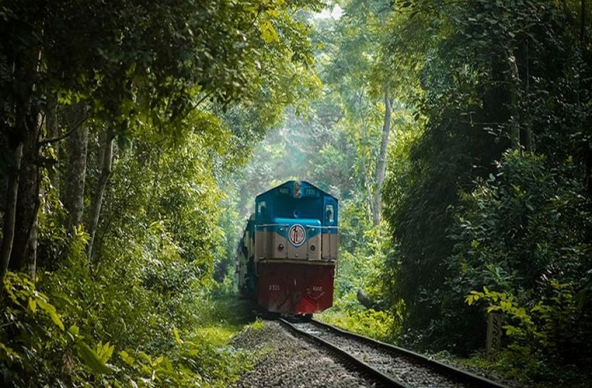 সিলেটে ট্রেন যোগাযোগ বন্ধ