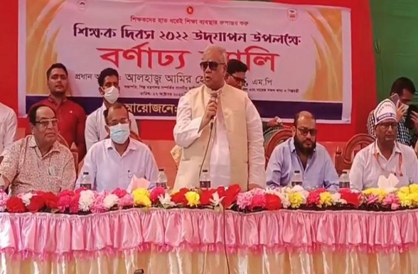 গুরুত্বপূর্ণ দায়িত্ব পালন করেন শিক্ষক