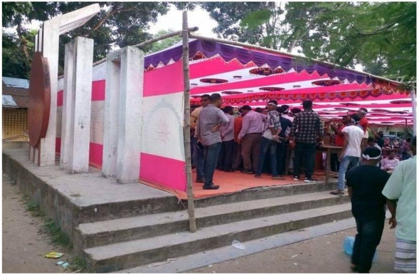 শহীদ মিনারের বেদিতে যুবদলের মঞ্চ  