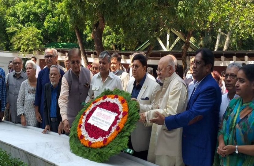 বঙ্গবন্ধুর সমা‌ধি‌তে পররাষ্ট্রমন্ত্রীর শ্রদ্ধা