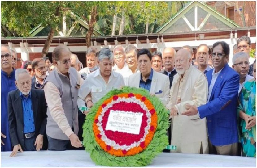 সাংবাদিকদের দুর্বলতা রয়েছে, পরিপক্বতা দরকার