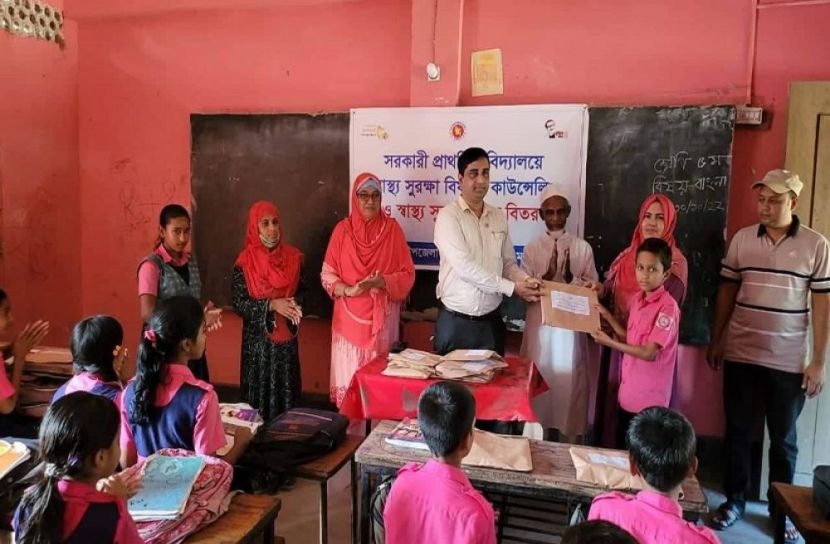 শিশুদের মাঝে হাইজিন সামগ্রী বিতরণ 