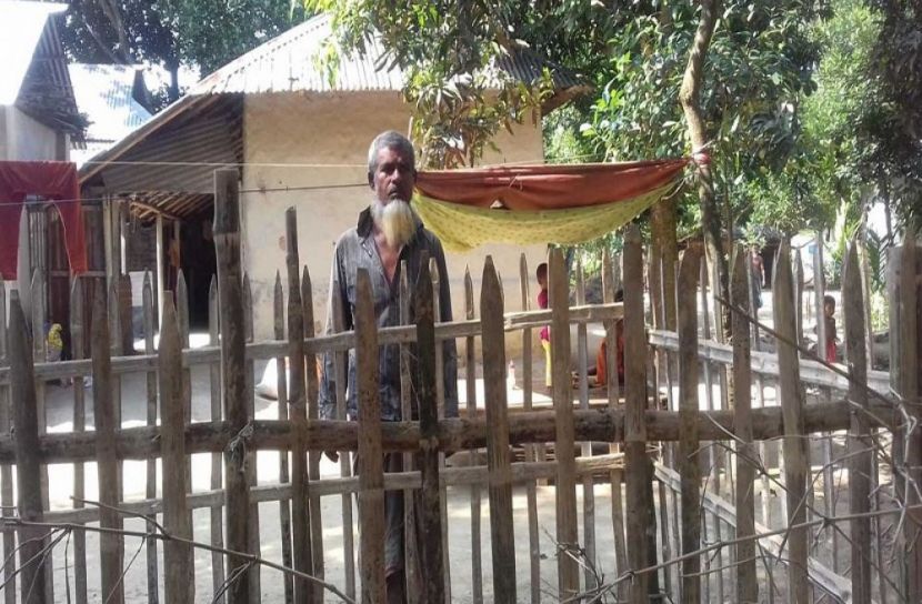 গাইবান্ধায় রাত জেগে কবরস্থান পাহারা