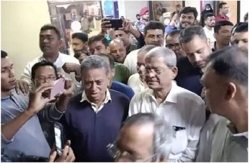 বিএনপির বিভাগীয় গণসমাবেশ : বিমানযোগে বরিশালে মির্জা ফখরুল