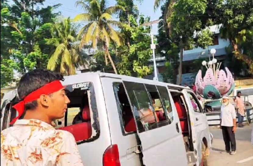 ইশরাকের গাড়িবহরে হামলা (ভিডিও)