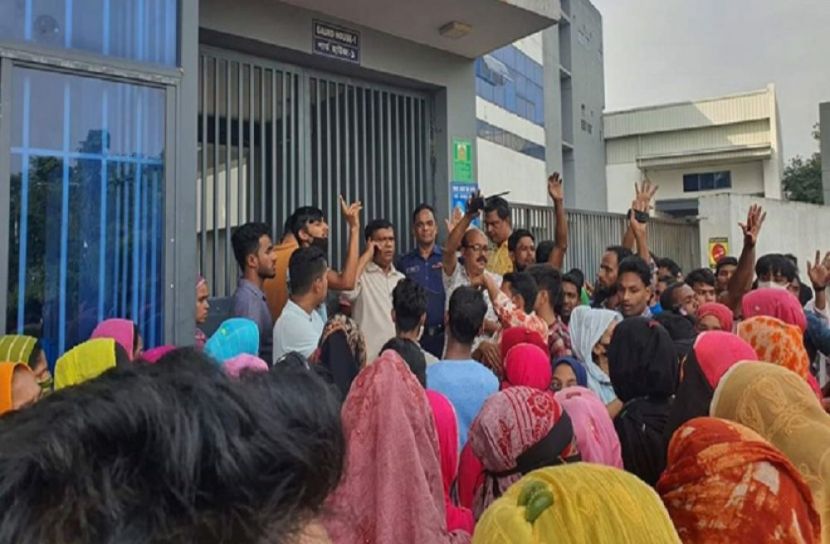 ভালুকায় শ্রমিকদের মহাসড়ক অবরোধ
