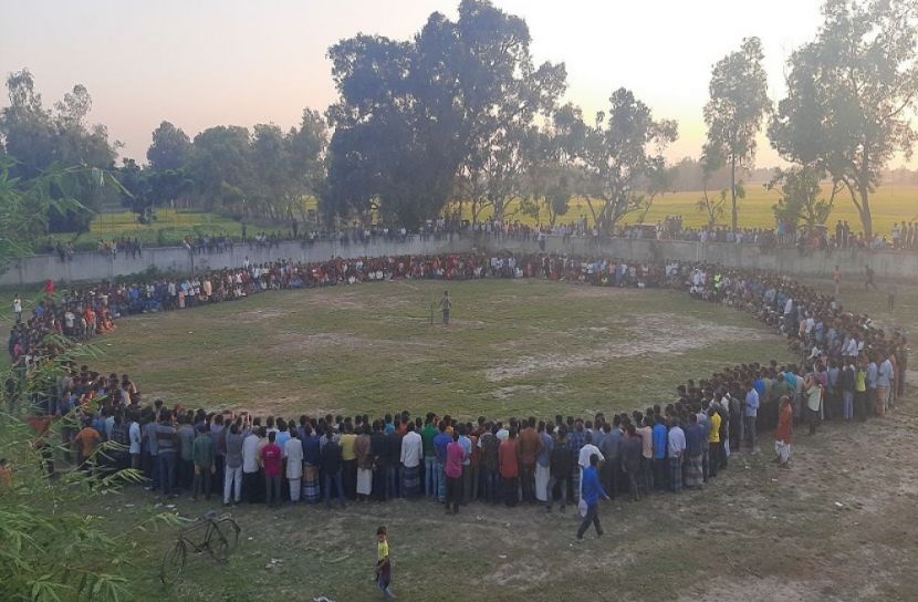 তন্ত্রে-মন্ত্রে সাপ টানা প্রতিযোগিতা