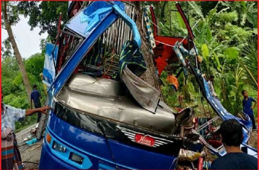 বাস দুর্ঘটনায় নিহত ৪