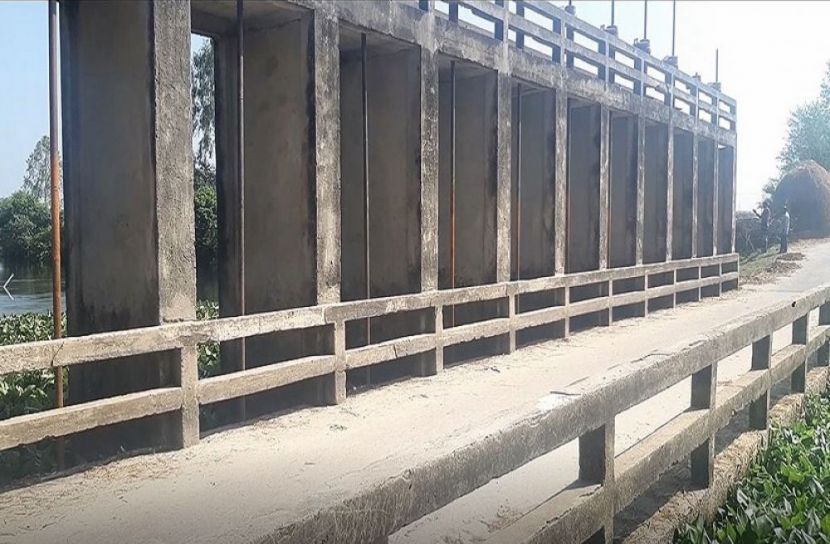 সোঁতিজাল দিয়ে মাছ শিকার, হাজারো কৃষকের সর্বনাশ