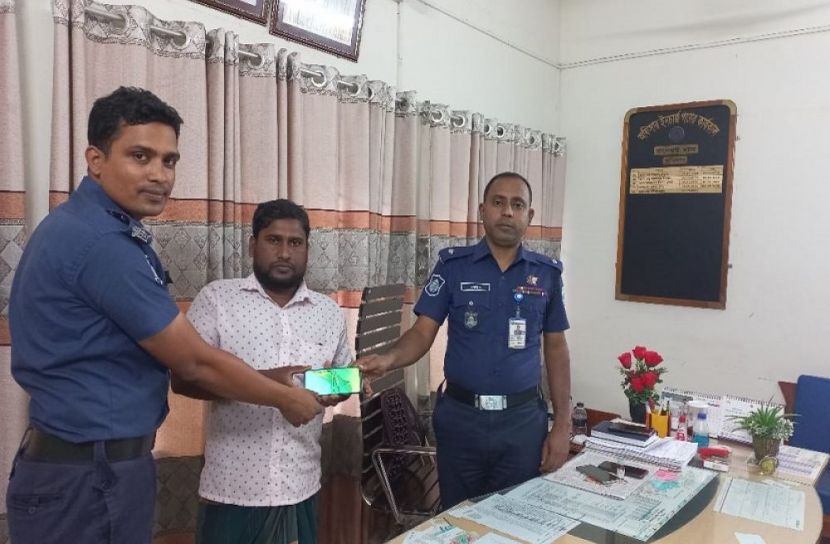 কুড়িগ্রামে ১৮৬টি মোবাইল ফোন উদ্ধার
