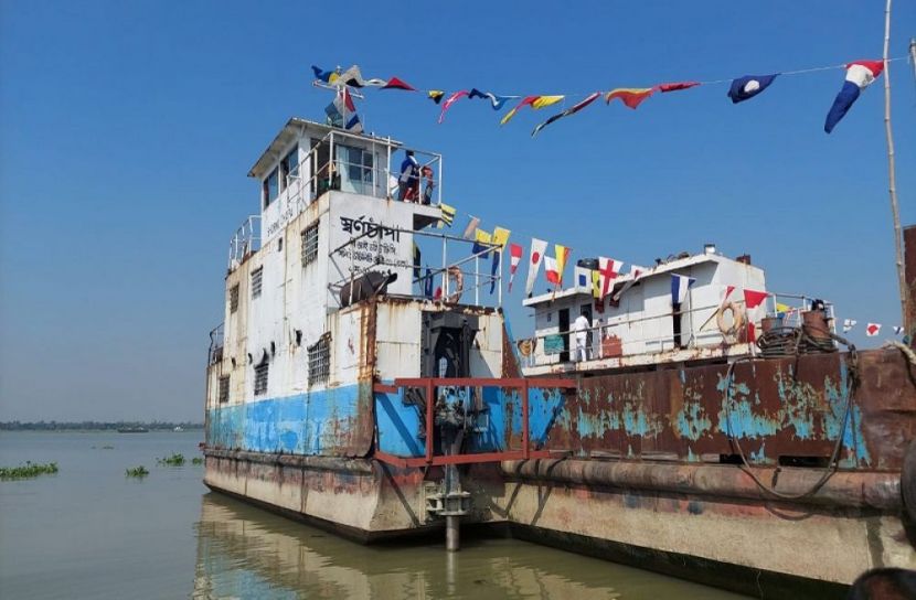 উত্তাল মেঘনায় আবারও ফেরি সার্ভিস চালু