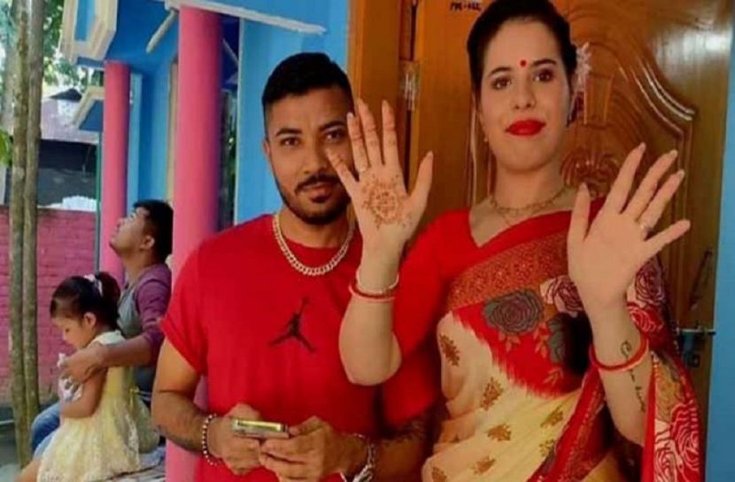 প্রেমের টানে ইতালীয় তরুণী রামুতে