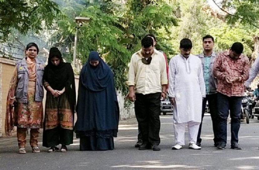 অভিনব প্রতারণা, গ্রেফতার ৫