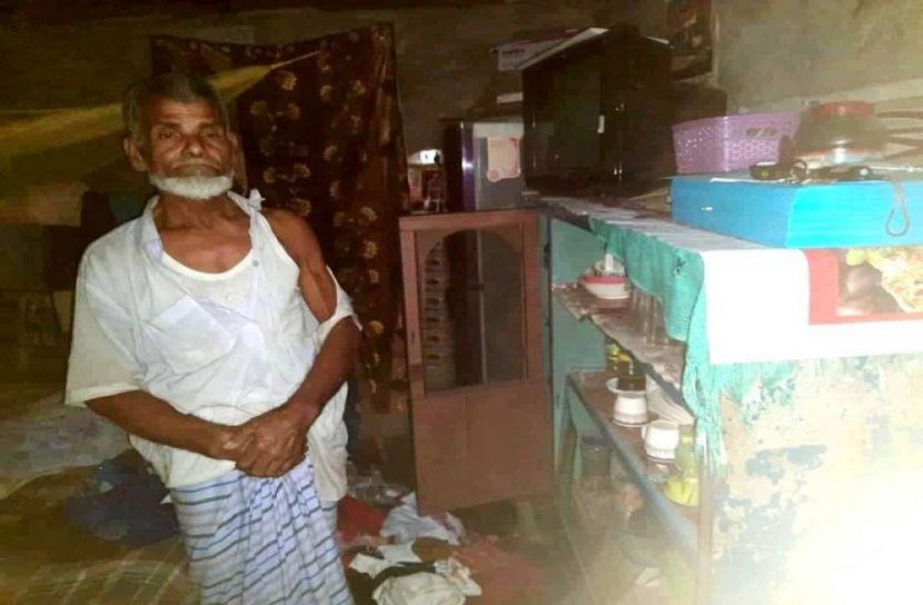 আগুন লাগিয়ে কোয়ার্টার দখলের চেষ্টা