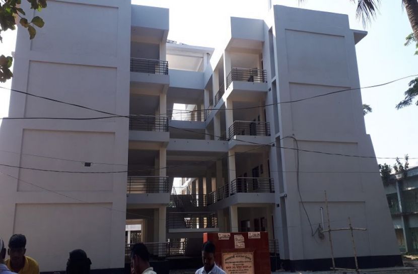 ভবন নির্মাণে অনিয়মের অভিযোগ