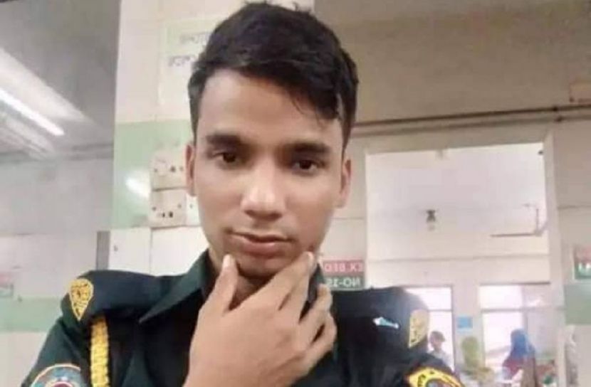 কারারক্ষীর বিরুদ্ধে অর্থ হাতিয়ে নেয়ার অভিযোগ 