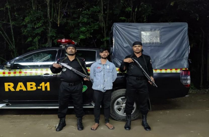বন্দুকসহ তরুণ গ্রেফতার