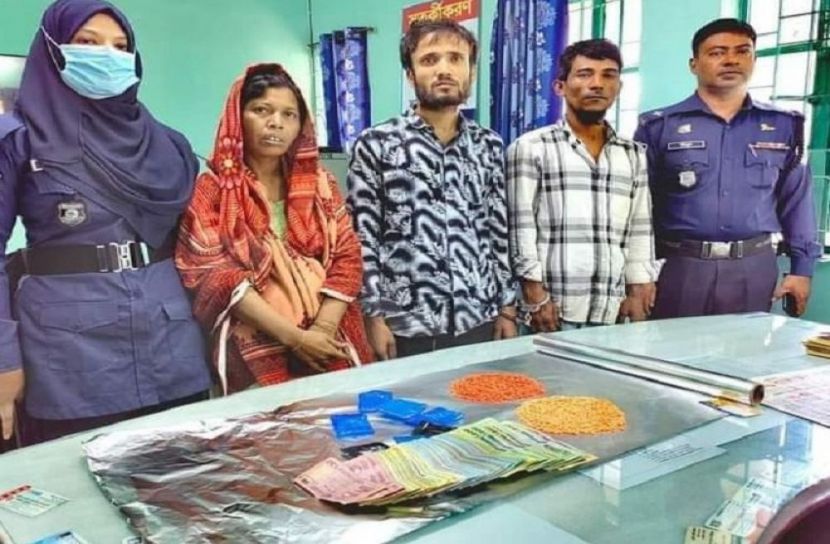 ইয়াবা ও নগদ টাকাসহ ৩ রোহিঙ্গা আটক 
