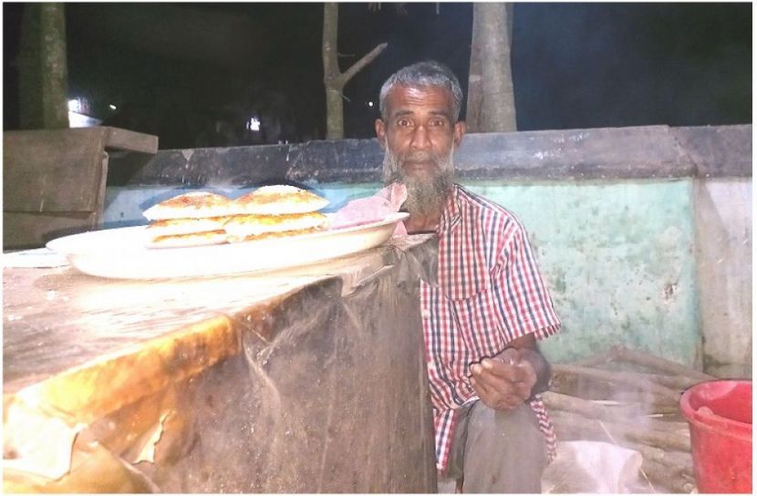 পত্রিকা বিক্রেতা ভুট্টো এখন পিঠা বিক্রেতা