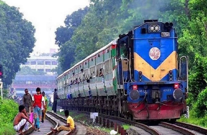 ট্রেনের ধাক্কায় যুবকের মৃত্যু
