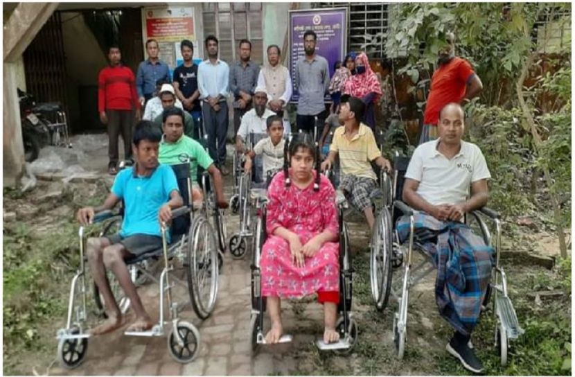 ফেনীতে প্রতিবন্ধীদের মাঝে হুইলচেয়ার বিতরণ