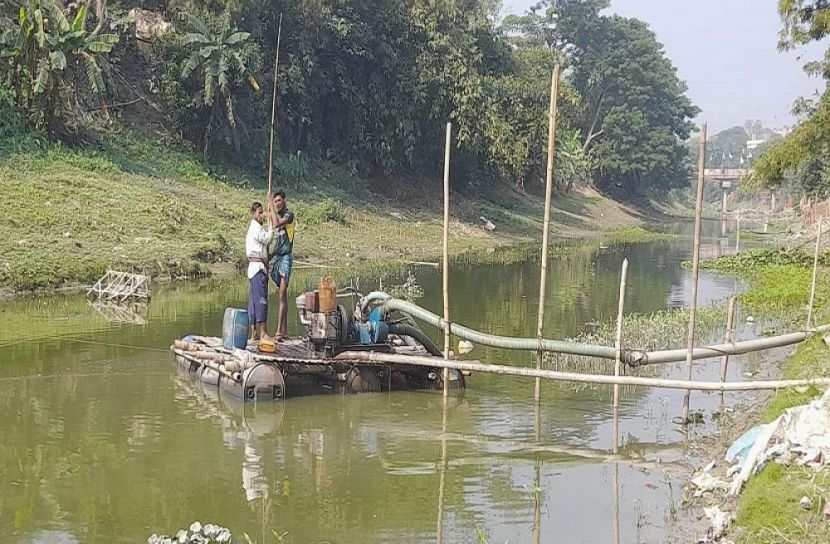 বোয়ালমারীতে অবৈধ ড্রেজার দিয়ে চলছে ভরাটের কাজ