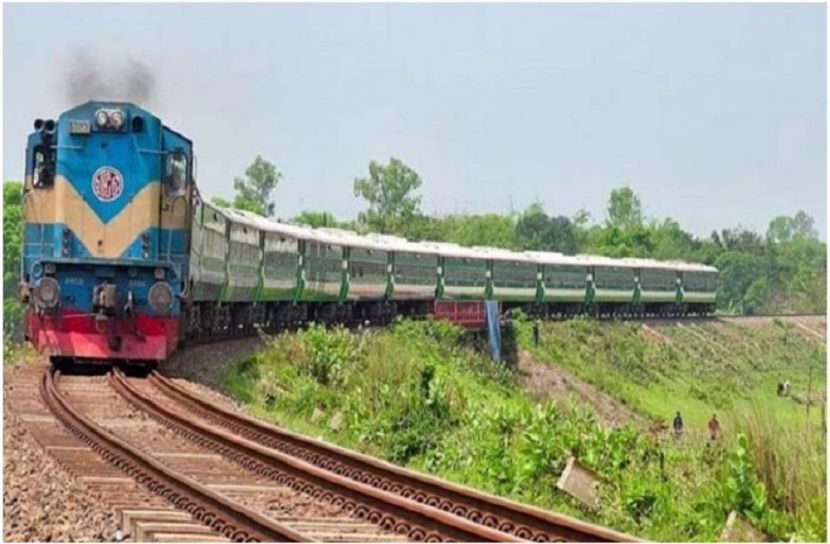 লাইনচ্যুত বগি উদ্ধার, ফের ট্রেন চলাচল শুরু