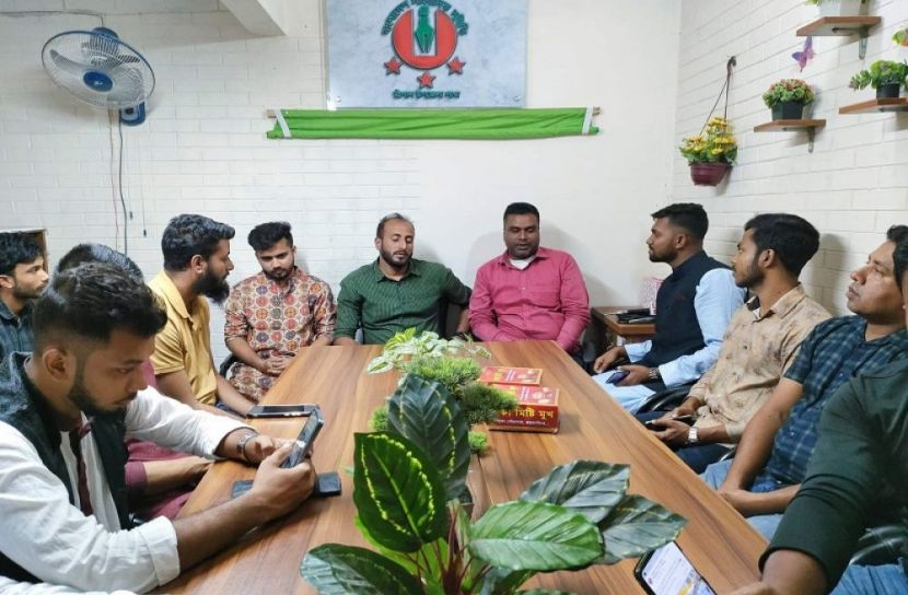 ত্রিশালে ছাত্রলীগ ও বাসাসের মত বিনিময়