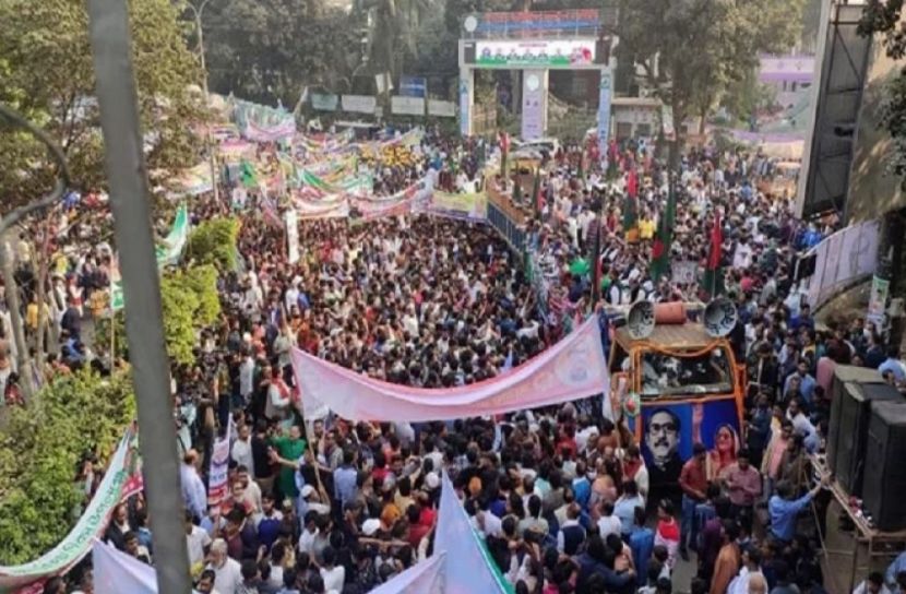 বিজয় শোভাযাত্রায় নেতাকর্মীদের ঢল