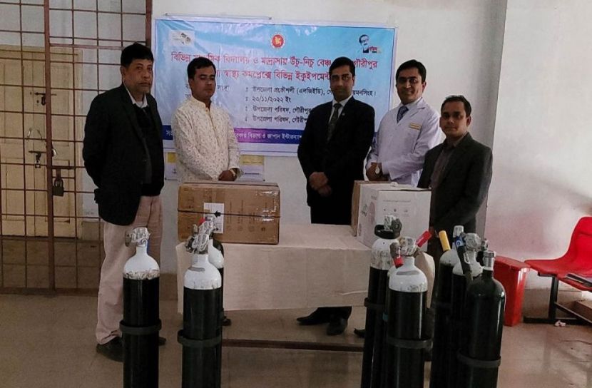 স্বাস্থ্য কমপ্লেক্সে বিভিন্ন ইকুইপমেন্ট বিতরণ