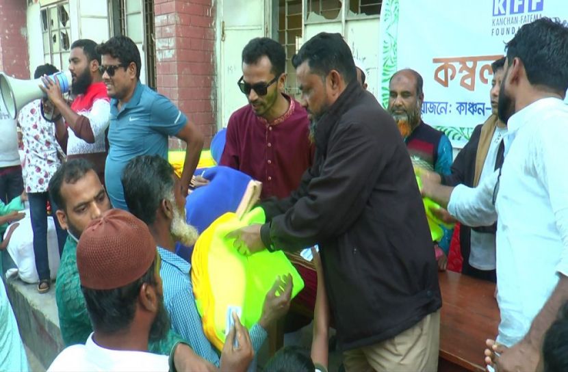 ভোলায় শীতার্তদের মাঝে কম্বল বিতরণ