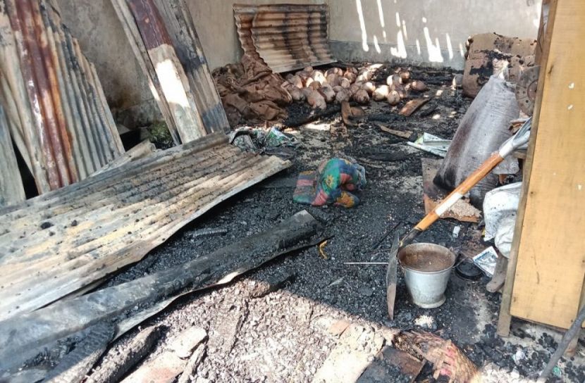নোয়াখালীতে আগুনে পুড়ল ৫ দোকান