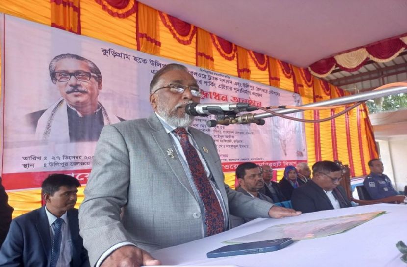 ছবি সংগ্রহে কামরুজ্জামান স্বাধীন