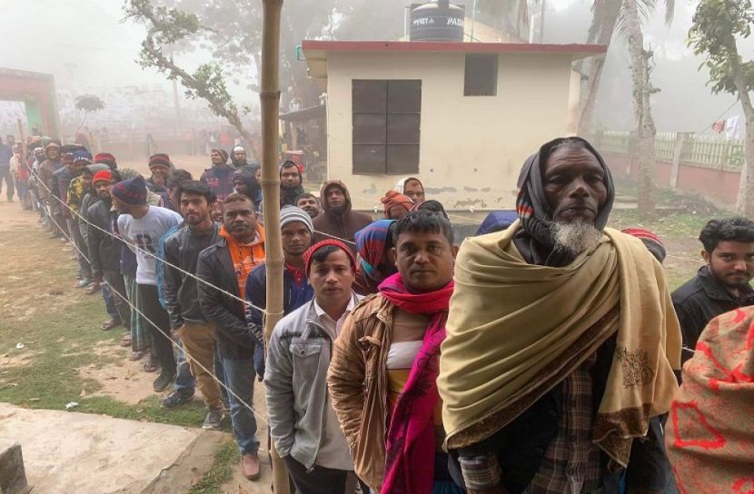 কুয়াশায় থাকলেও ভোটার উপস্থিতি ব্যাপক