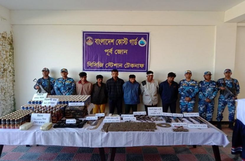 নাফ নদী থেকে আগ্নেয়াস্ত্রসহ ৬ ডাকাত আটক