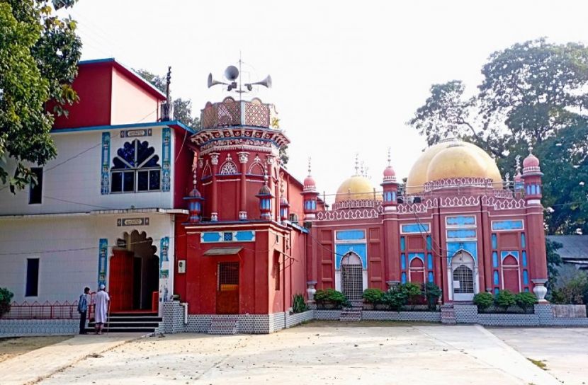 শতাব্দীর সাক্ষী ঈশ্বরগঞ্জের বড় জামে মসজিদ
